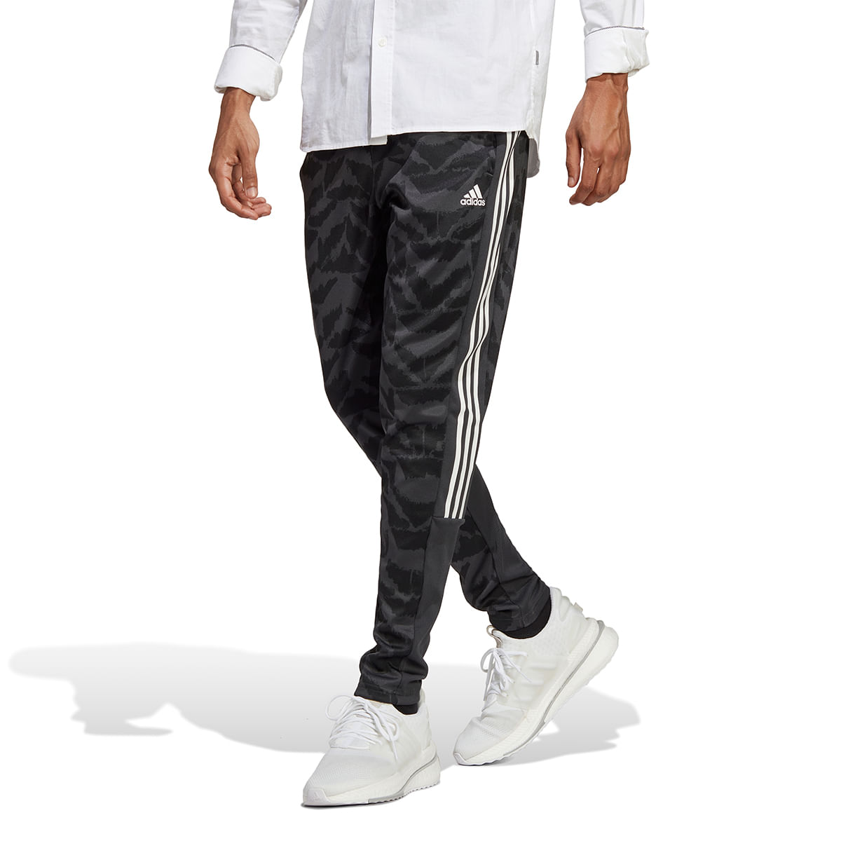 Adidas pantalon hotsell chino zapatillas