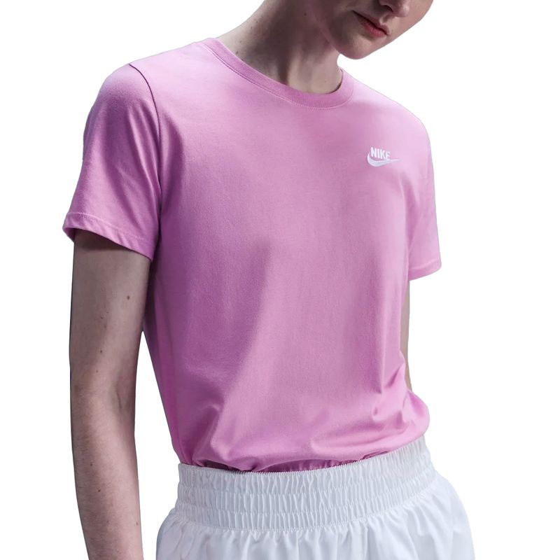 Remera Nike Sportswear Club Essentials Mujer