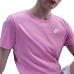 Remera Nike Sportswear Club Essentials Mujer