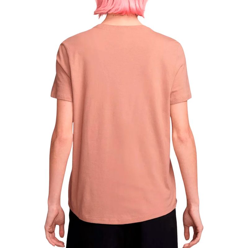 Remera Nike Sportswear Club Essentials Mujer