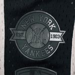 Short New York Yankees Mlb Front Felt Base Logo Regular Fit Hombre