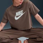 Remera Nike Sportswear Essentials Mujer